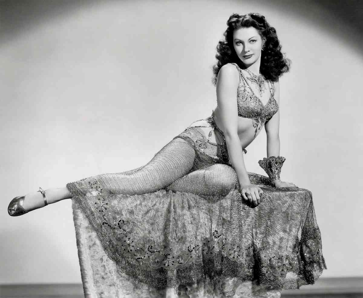 Yvonne De Carlo feet