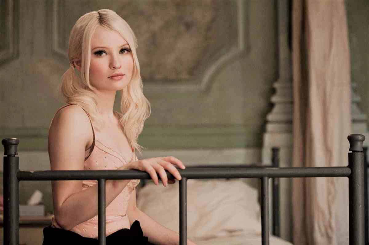 Emily Browning 