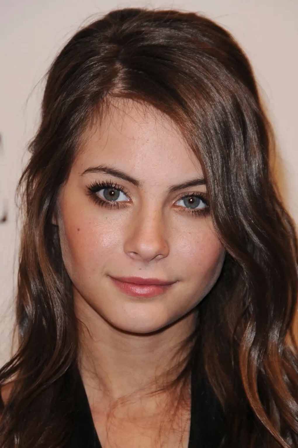 Willa Holland bio