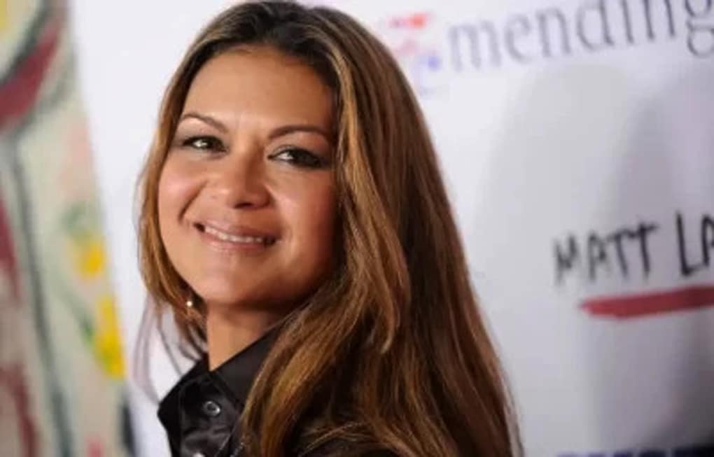 Nia Peeples bio