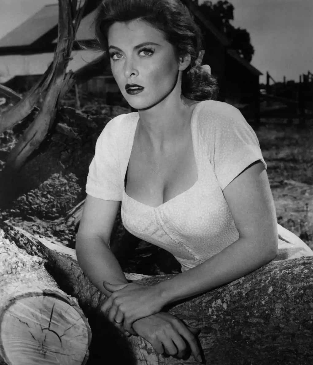 tina louise height