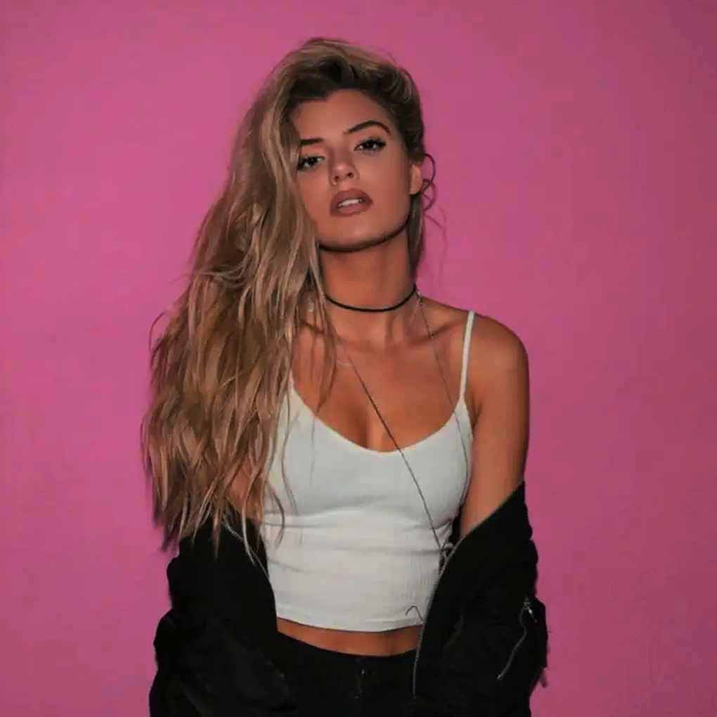 Alissa Violet