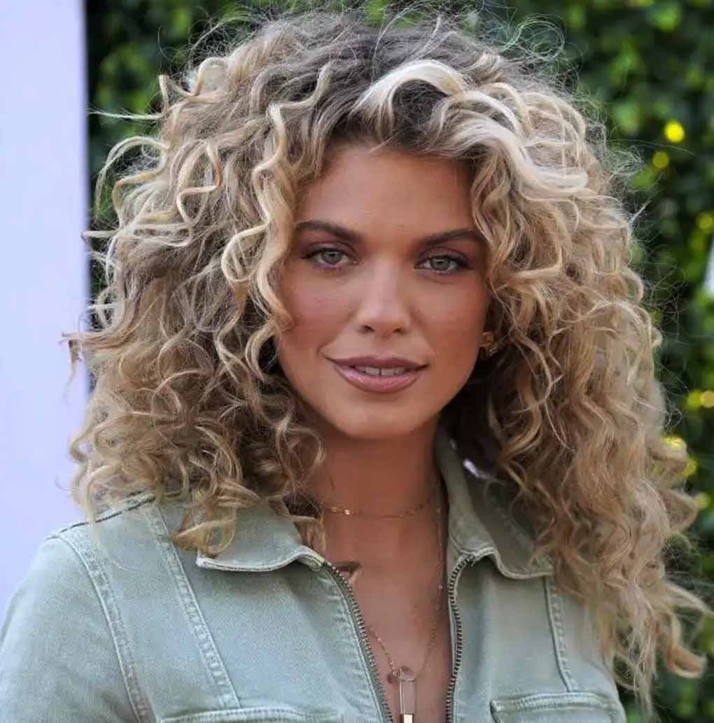 Annalynne Mccord age